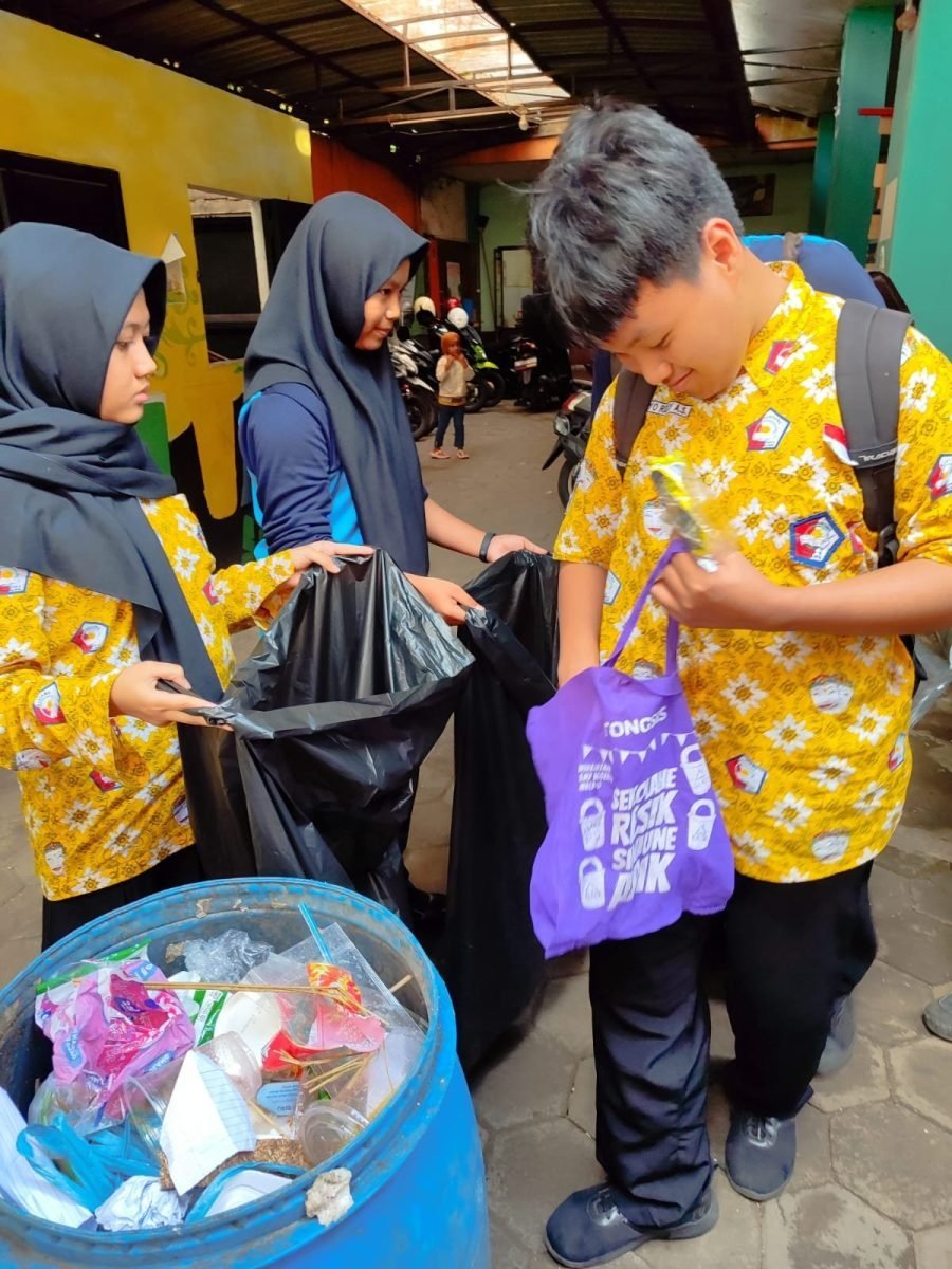 SABER TONGSIS ( SAMPAH BERKAH KANTONG SISWA)